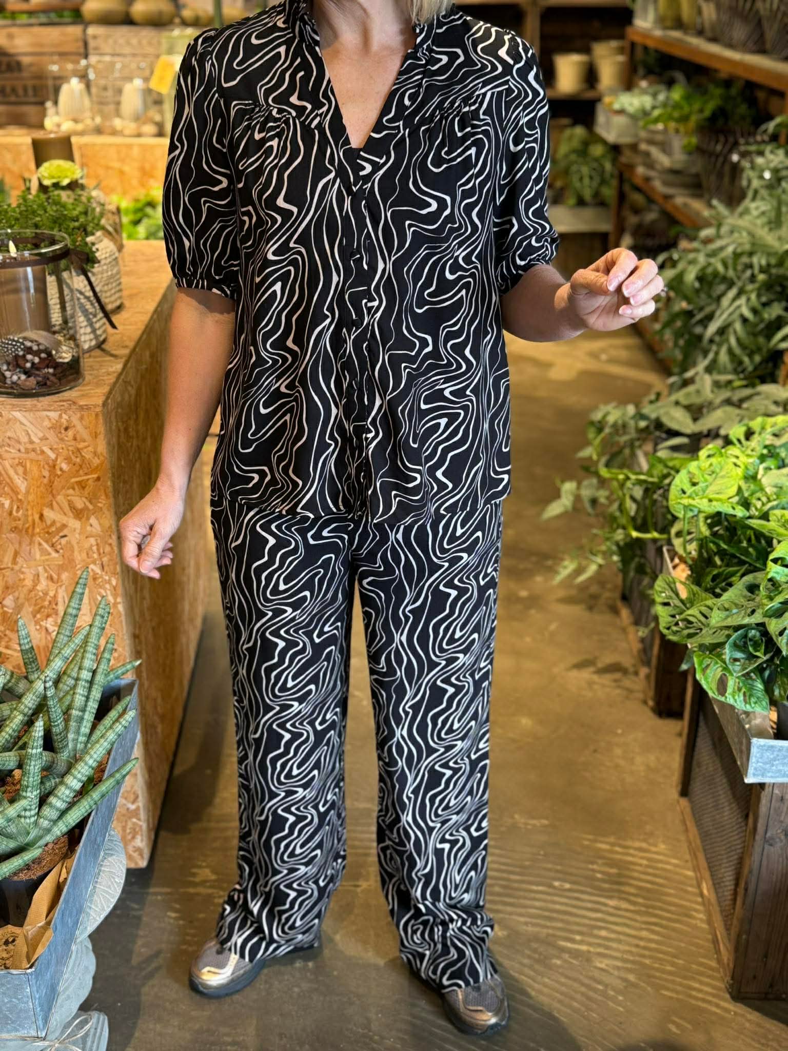 VMEASY Trousers - Black